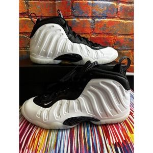 Size 7 - Nike Air Foamposite ~ white/black Nike little posite